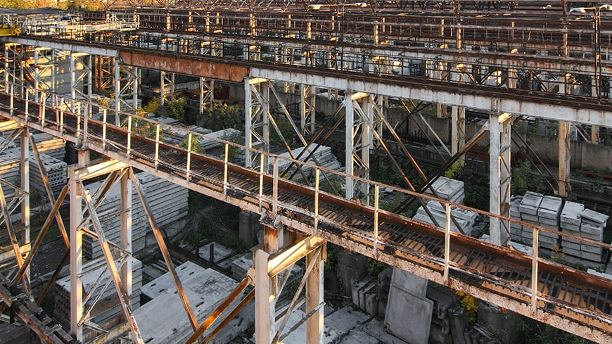 the-beams-and-supports-of-the-overhead-crane