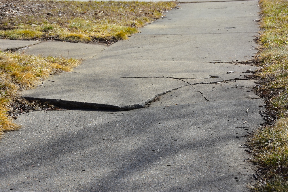 Cracked-sidewalk-business-liability