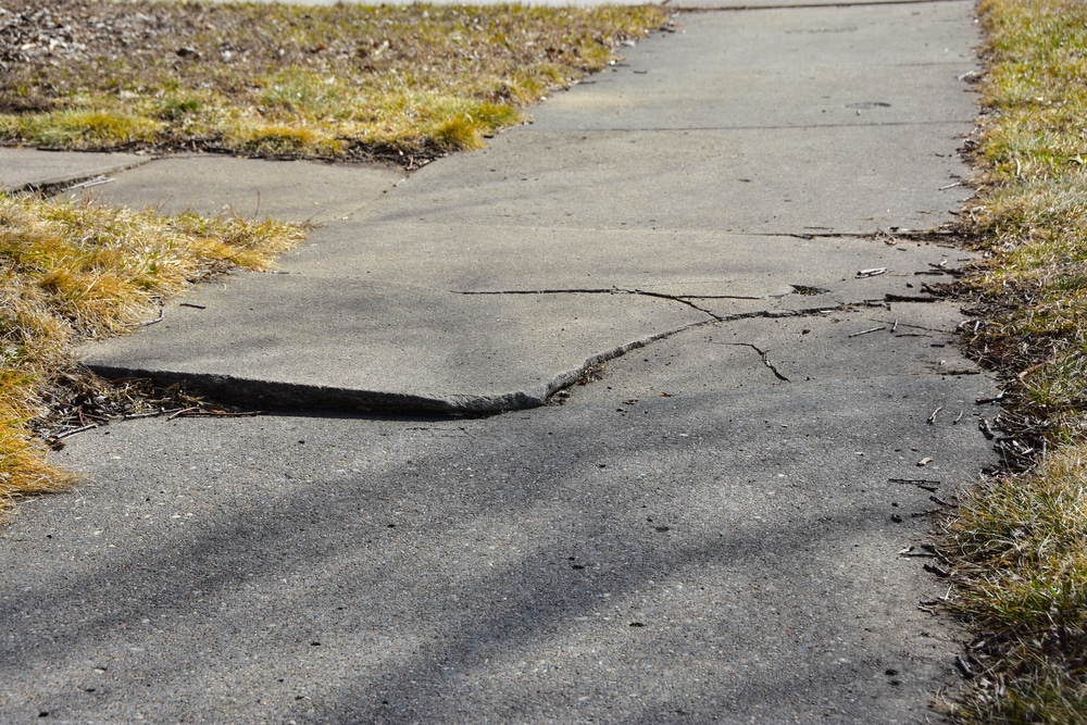 cracked-sidewalk-business-liability