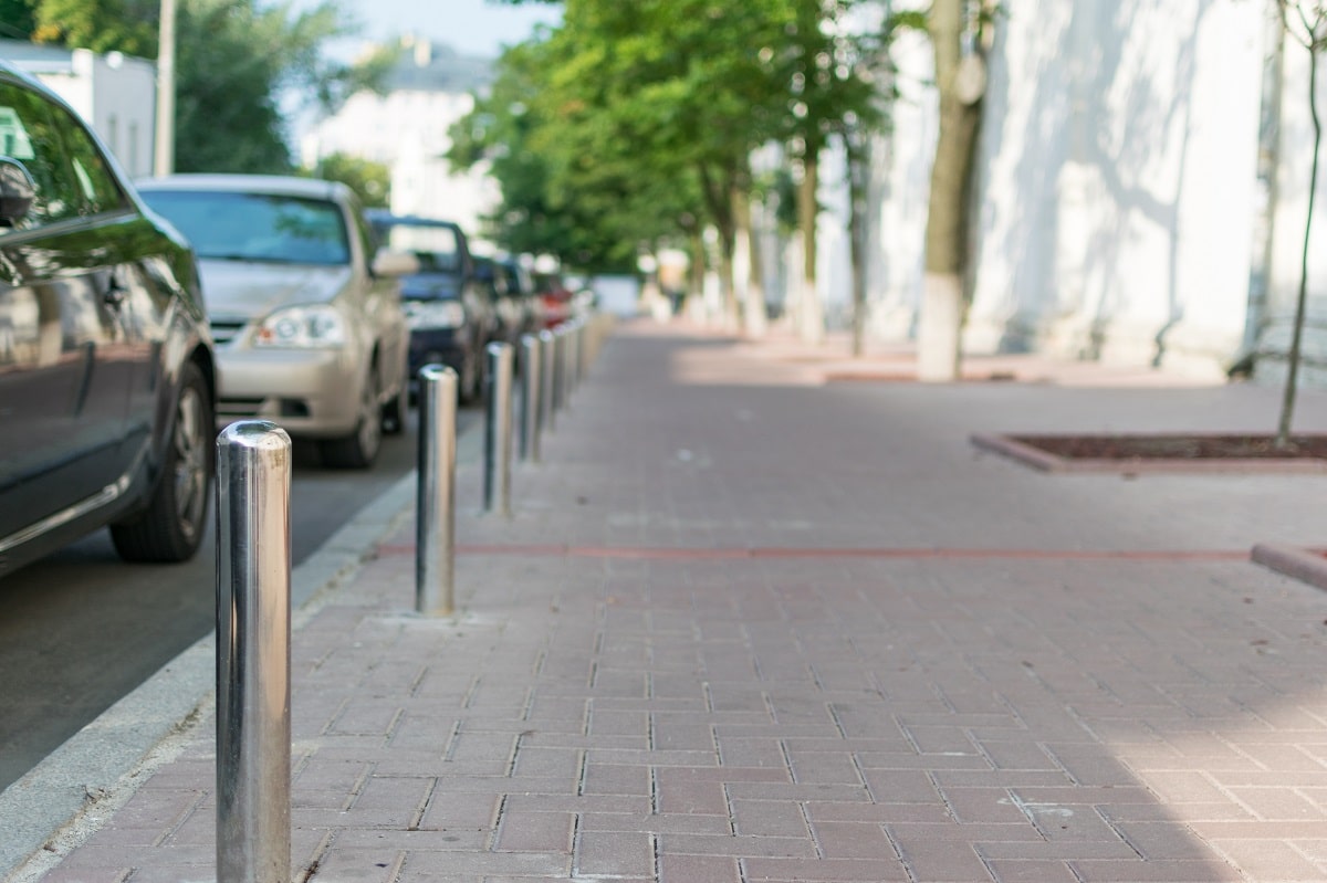 Empty sidewalk